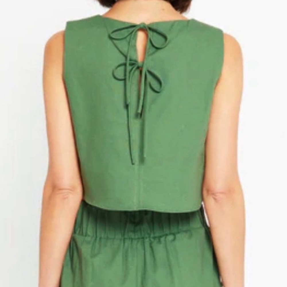 Kourt Green Sleeveless Lined Square Neck Crop Top Size XS | Tie Back Bow Details